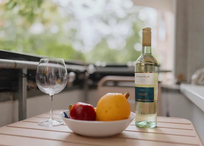 Lovely With Balcony - Cozy , Near Kadewe&kurfürstendamm Apartment *