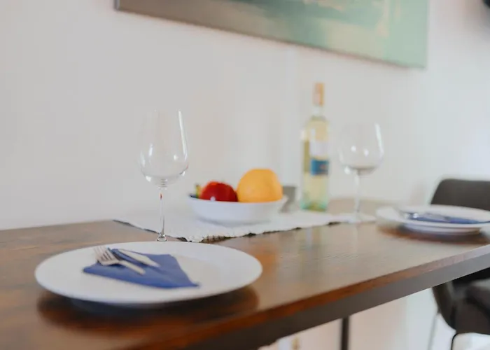 Lovely With Balcony - Cozy , Near Kadewe&kurfürstendamm Berlin