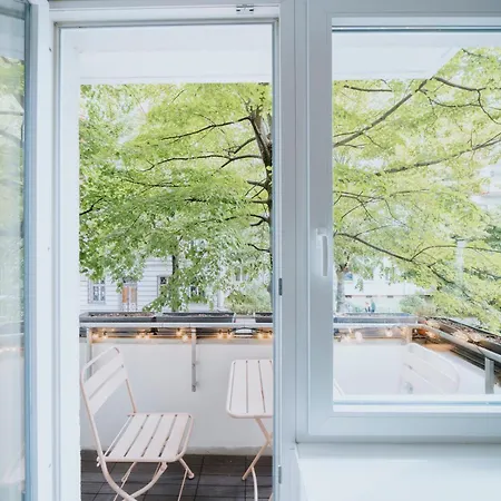 Appartamento Lovely With Balcony - Cozy , Near Kadewe & Kurfuerstendamm Berlino