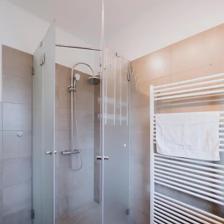 Lovely With Balcony - Cozy , Near Kadewe & Kurfuerstendamm Appartamento Berlino