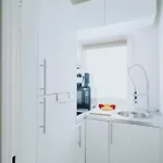 Lovely With Balcony - Cozy , Near Kadewe & Kurfuerstendamm شقة