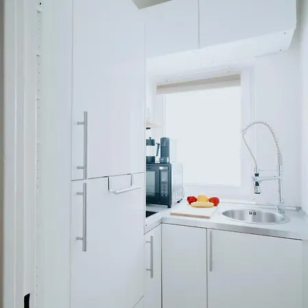 Lovely With Balcony - Cozy , Near Kadewe & Kurfuerstendamm Appartement