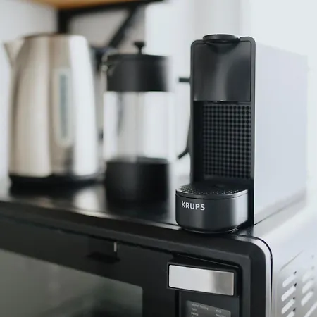 شقة Lovely With Balcony - Cozy , Near Kadewe & Kurfuerstendamm برلين