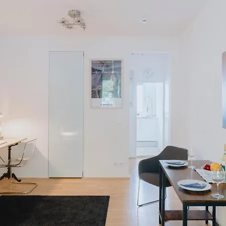 شقة Lovely With Balcony - Cozy , Near Kadewe & Kurfuerstendamm