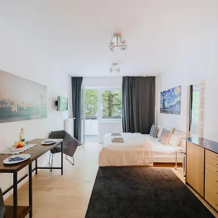 Lovely With Balcony - Cozy , Near Kadewe & Kurfuerstendamm شقة