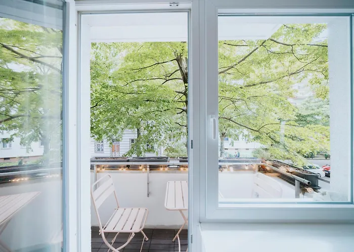 شقة Lovely With Balcony - Cozy , Near Kadewe & Kurfuerstendamm برلين