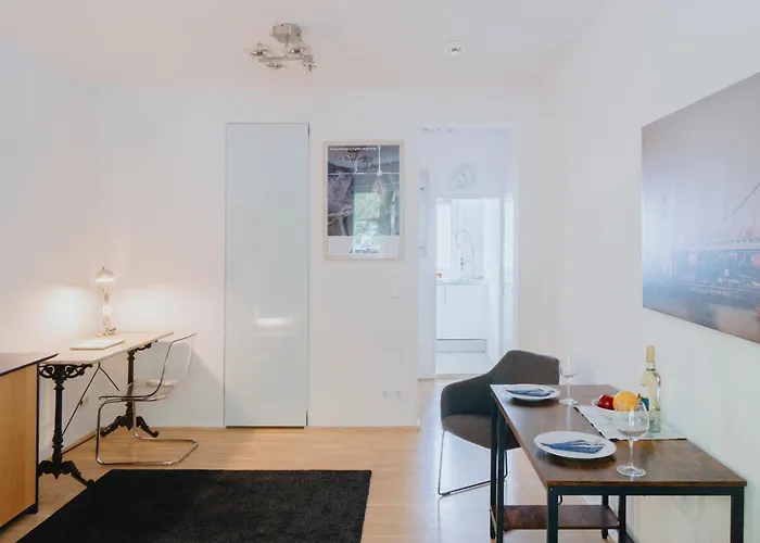 شقة Lovely With Balcony - Cozy , Near Kadewe & Kurfuerstendamm