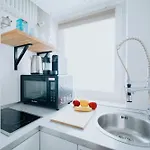 Lovely With Balcony - Cozy , Near Kadewe & Kurfuerstendamm 柏林