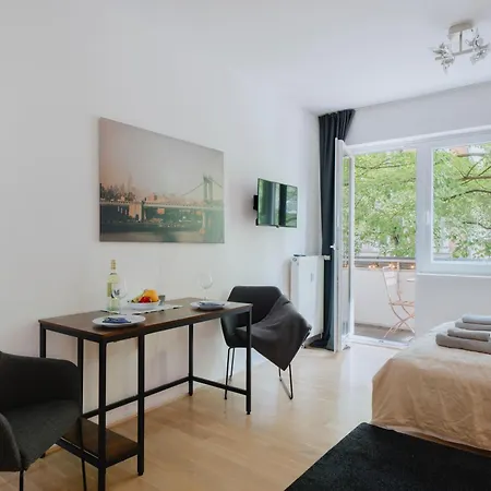 アパート Lovely With Balcony - Cozy , Near Kadewe & Kurfuerstendamm ベルリン