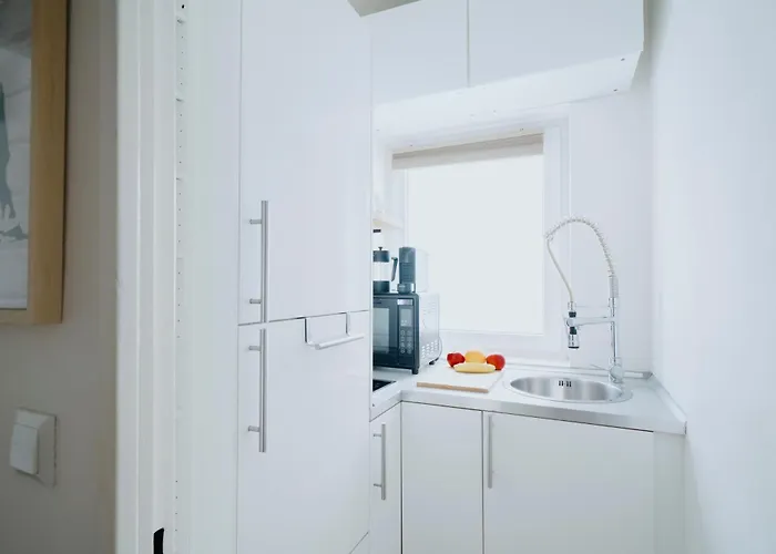 Lovely With Balcony - Cozy , Near Kadewe & Kurfuerstendamm アパート