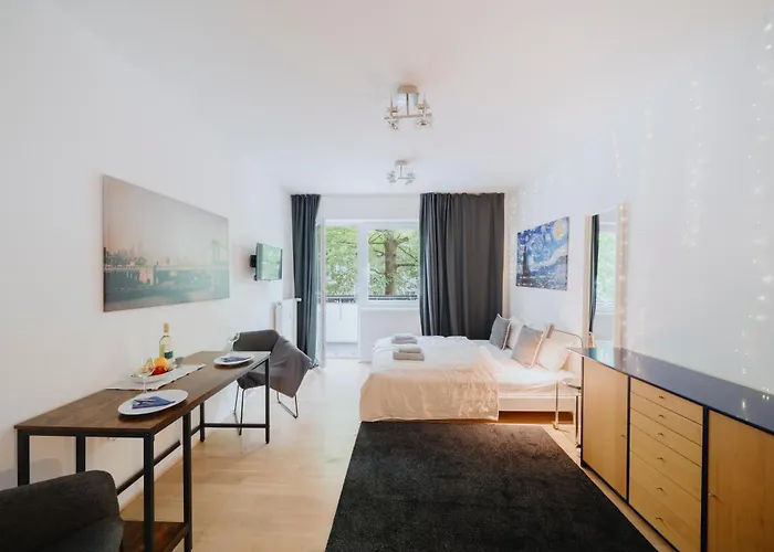 Lovely With Balcony - Cozy , Near Kadewe & Kurfuerstendamm アパート