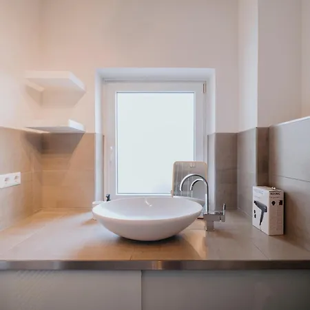 Apartment Lovely With Balcony - Cozy , Near Kadewe & Kurfuerstendamm Berlin