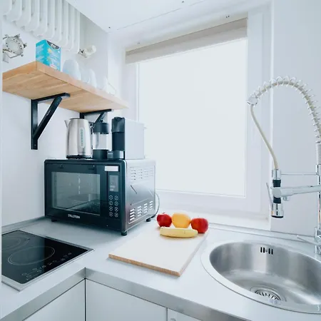 Lovely With Balcony - Cozy , Near Kadewe & Kurfuerstendamm 베를린