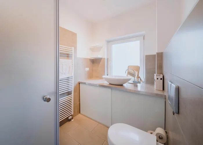 Lovely With Balcony - Cozy , Near Kadewe&kurfürstendamm * Berlín